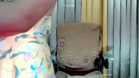 Snapshot of yummyhottits chatting on April 2026 07:28:01 AM nemay online show from April 2026 07:28:01 AM