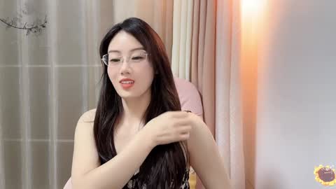 YunEr online show from December 2024 02:11:01 PM