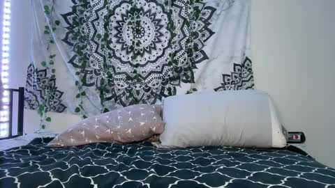 yurdreams_22 online show from March 2025 05:33:02 AM