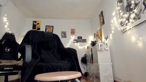 paola online show from February 2025 11:00:01 PM