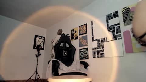 paola online show from November 2025 08:52:02 PM