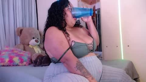 yvonn online show from October 2025 01:58:02 AM