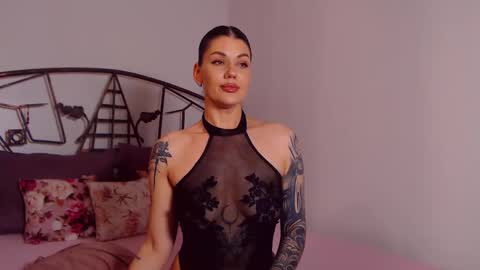 Snapshot of yvonneeverlee chatting on May 2026 08:49:02 PM I V Y online show from May 2026 08:49:02 PM