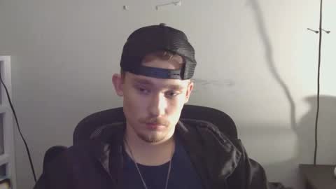 zachmcw25 online show from December 2025 01:35:02 AM