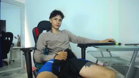 Snapshot of zacktk7 chatting on December 2024 11:18:02 PM zack online show from December 2024 11:18:02 PM