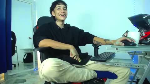 Snapshot of zacktk7 chatting on December 2024 11:50:02 PM zack online show from December 2024 11:50:02 PM