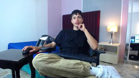 Snapshot of zacktk7 chatting on December 2024 02:25:02 PM zack online show from December 2024 02:25:02 PM