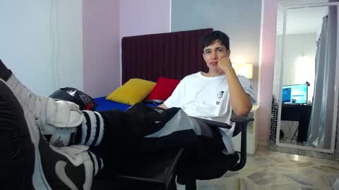 Snapshot of zacktk7 chatting on January 2025 01:27:02 AM zack online show from January 2025 01:27:02 AM