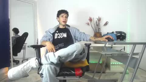 Snapshot of zacktk7 chatting on January 2025 01:29:01 PM zack online show from January 2025 01:29:01 PM