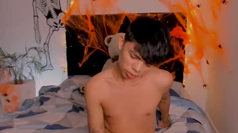 Snapshot of zacktorres_ chatting on October 2025 12:35:02 AM zacktorres_ online show from October 2025 12:35:02 AM