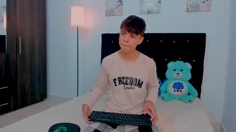 Snapshot of zacktorres_ chatting on October 2025 08:09:02 PM zacktorres_ online show from October 2025 08:09:02 PM