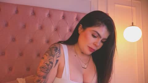 Snapshot of zafiiro_20 chatting on February 2026 11:14:02 AM Zafiro online show from February 2026 11:14:02 AM