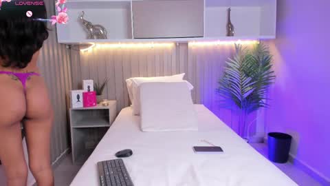 Snapshot of zafiro11_ chatting on April 2026 04:28:01 AM Zafiro online show from April 2026 04:28:01 AM