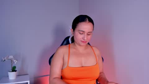 Snapshot of zafiro__brown chatting on May 2026 09:41:01 PM Zafiro Brown online show from May 2026 09:41:01 PM