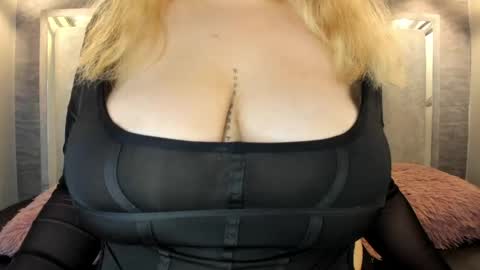 Snapshot of zafiro_claire chatting on May 2026 07:24:02 AM Claire online show from May 2026 07:24:02 AM