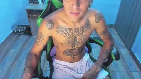 BiG Zafiro online show from December 2025 12:03:02 PM