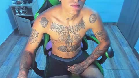 BiG Zafiro online show from December 2025 11:03:02 AM