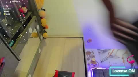 Snapshot of zandraa_milf chatting on May 2026 11:52:02 AM Zandra online show from May 2026 11:52:02 AM