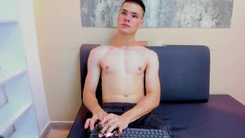 Snapshot of zane_evans chatting on April 2026 12:33:01 PM zane online show from April 2026 12:33:01 PM