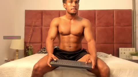 Snapshot of zane_lux chatting on February 2025 07:16:01 PM Zane Lux online show from February 2025 07:16:01 PM