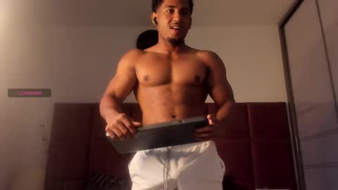 Snapshot of zane_lux chatting on March 2025 12:30:02 PM Zane Lux online show from March 2025 12:30:02 PM