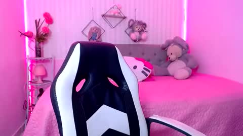 Snapshot of zara_cute18 chatting on April 2026 12:18:02 PM Zara online show from April 2026 12:18:02 PM