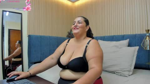 Snapshot of zara_milf_ chatting on April 2026 12:29:02 PM zara online show from April 2026 12:29:02 PM