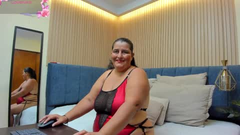 Snapshot of zara_milf_ chatting on May 2026 12:11:01 PM zara online show from May 2026 12:11:01 PM