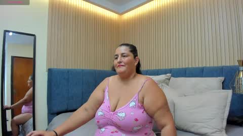 Snapshot of zara_milf_ chatting on May 2026 12:02:01 PM zara online show from May 2026 12:02:01 PM