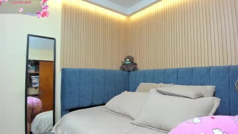 Snapshot of zara_milf_ chatting on May 2026 12:22:02 PM zara online show from May 2026 12:22:02 PM