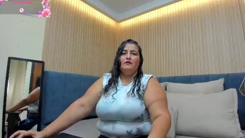 Snapshot of zara_milf_ chatting on June 2026 12:14:02 PM zara online show from June 2026 12:14:02 PM