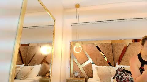 Zarah Andrews online show from December 2025 11:58:02 AM