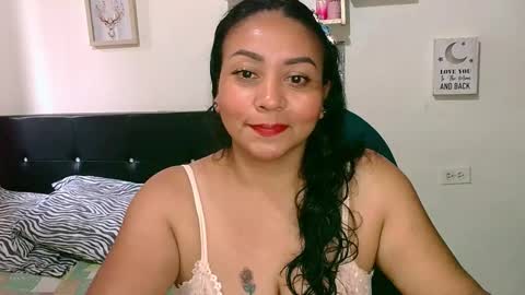 Snapshot of zaray_45bella chatting on May 2026 09:44:02 PM zaray online show from May 2026 09:44:02 PM