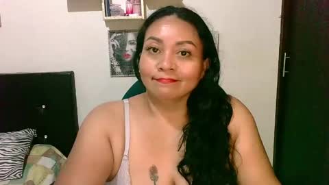 Snapshot of zaray_45bella chatting on May 2026 10:51:01 PM zaray online show from May 2026 10:51:01 PM