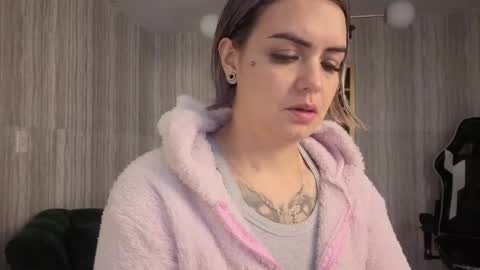 Isabella online show from March 2026 12:45:02 PM