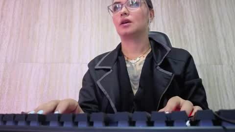 Isabella online show from April 2026 12:53:02 PM