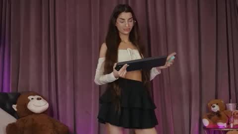 zariaavera online show from March 2026 08:01:01 PM