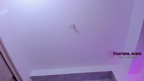 Snapshot of zarianaevanz chatting on December 2024 09:30:01 PM Zariana online show from December 2024 09:30:01 PM