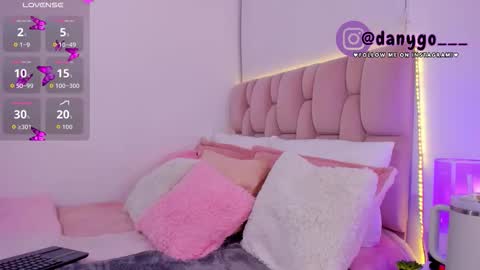 Snapshot of zarianaevanz chatting on September 2025 11:37:02 PM Zariana online show from September 2025 11:37:02 PM