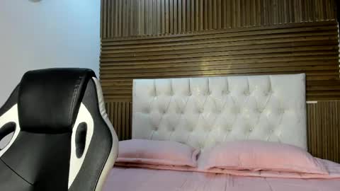 Snapshot of zarinawynne chatting on April 2026 01:38:02 PM Zarina Waynne online show from April 2026 01:38:02 PM