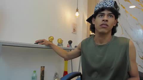 Snapshot of zayn_fox32 chatting on March 2026 07:17:01 PM Zayn online show from March 2026 07:17:01 PM