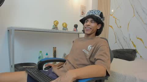 Snapshot of zayn_fox32 chatting on March 2026 07:30:01 PM Zayn online show from March 2026 07:30:01 PM