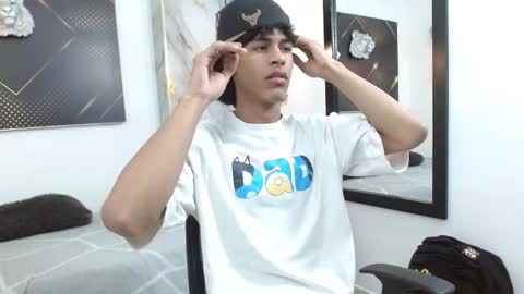 Snapshot of zayn_fox32 chatting on March 2026 07:35:01 PM Zayn online show from March 2026 07:35:01 PM