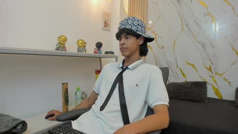 Snapshot of zayn_fox32 chatting on March 2026 07:25:01 PM Zayn online show from March 2026 07:25:01 PM