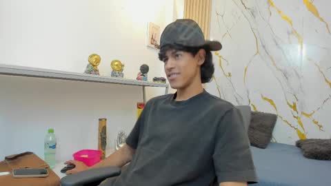 Snapshot of zayn_fox32 chatting on March 2026 07:37:01 PM Zayn online show from March 2026 07:37:01 PM