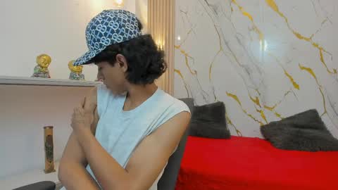 Snapshot of zayn_fox32 chatting on April 2026 07:33:01 PM Zayn online show from April 2026 07:33:01 PM