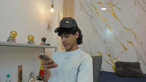 Snapshot of zayn_fox32 chatting on April 2026 07:37:02 PM Zayn online show from April 2026 07:37:02 PM