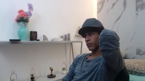 Snapshot of zayn_fox32 chatting on April 2026 12:21:01 PM Zayn online show from April 2026 12:21:01 PM