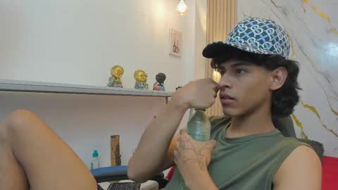 Snapshot of zayn_fox32 chatting on April 2026 07:19:01 PM Zayn online show from April 2026 07:19:01 PM