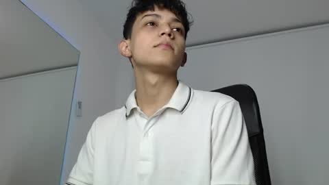 Snapshot of zaynvoss chatting on June 2026 02:05:01 AM zaynvoss online show from June 2026 02:05:01 AM